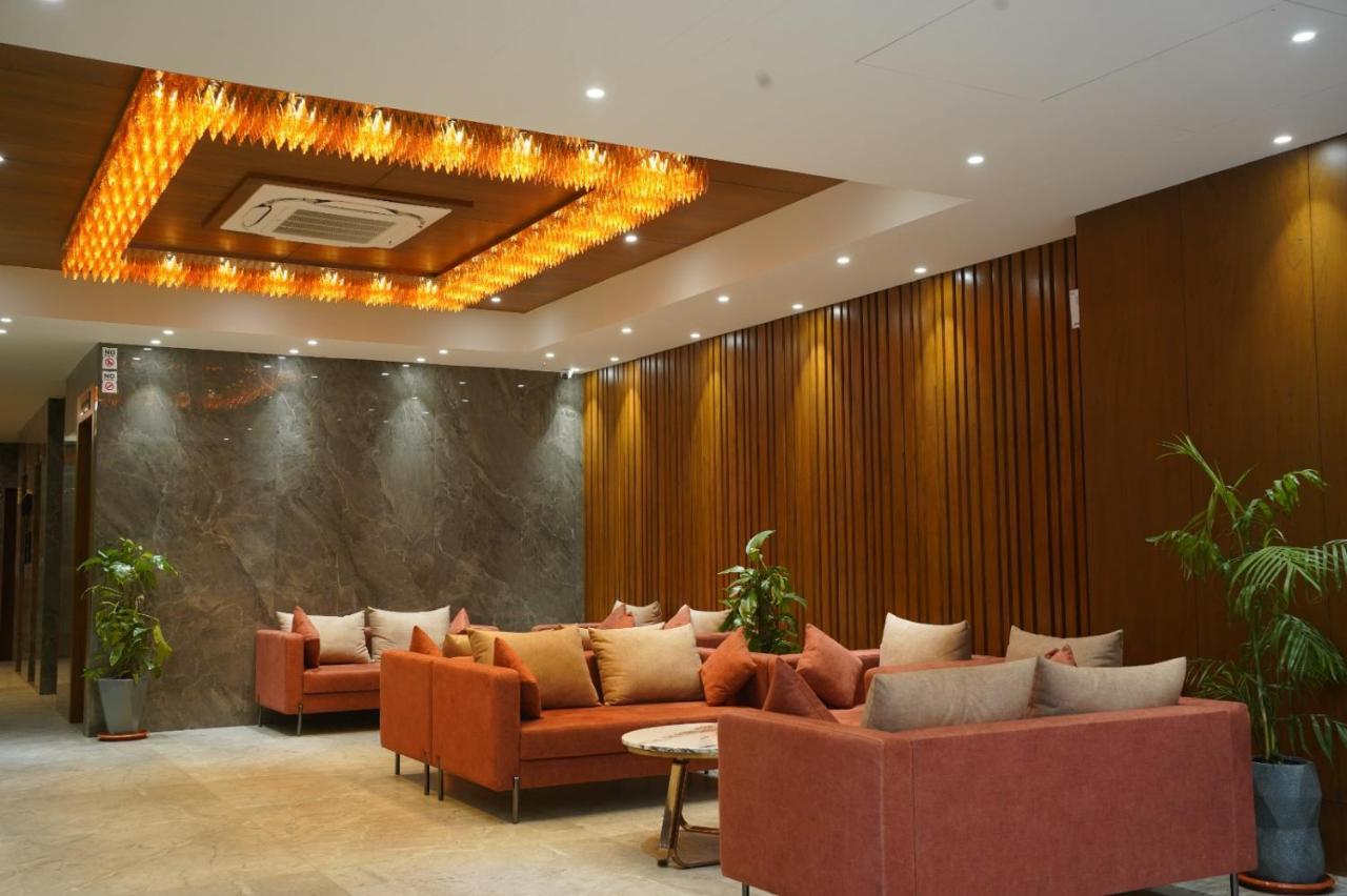 Hotel Stature Inn Kevadia Esterno foto