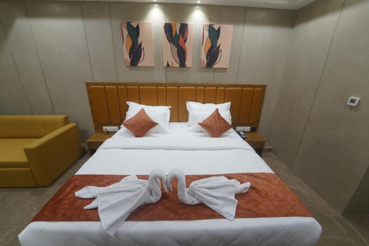 Hotel Stature Inn Kevadia Esterno foto
