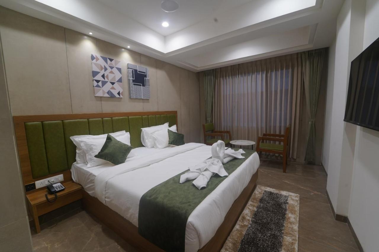 Hotel Stature Inn Kevadia Esterno foto