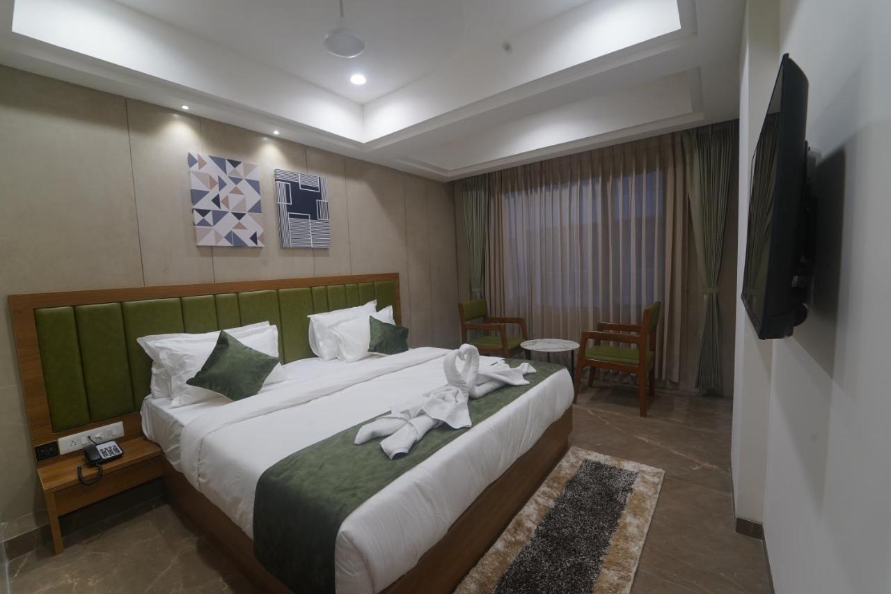 Hotel Stature Inn Kevadia Esterno foto