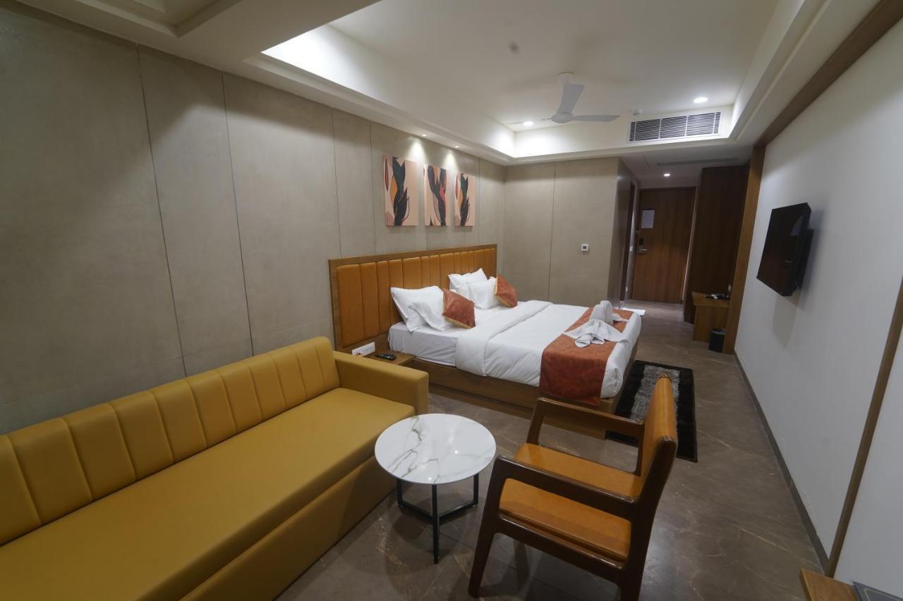 Hotel Stature Inn Kevadia Esterno foto
