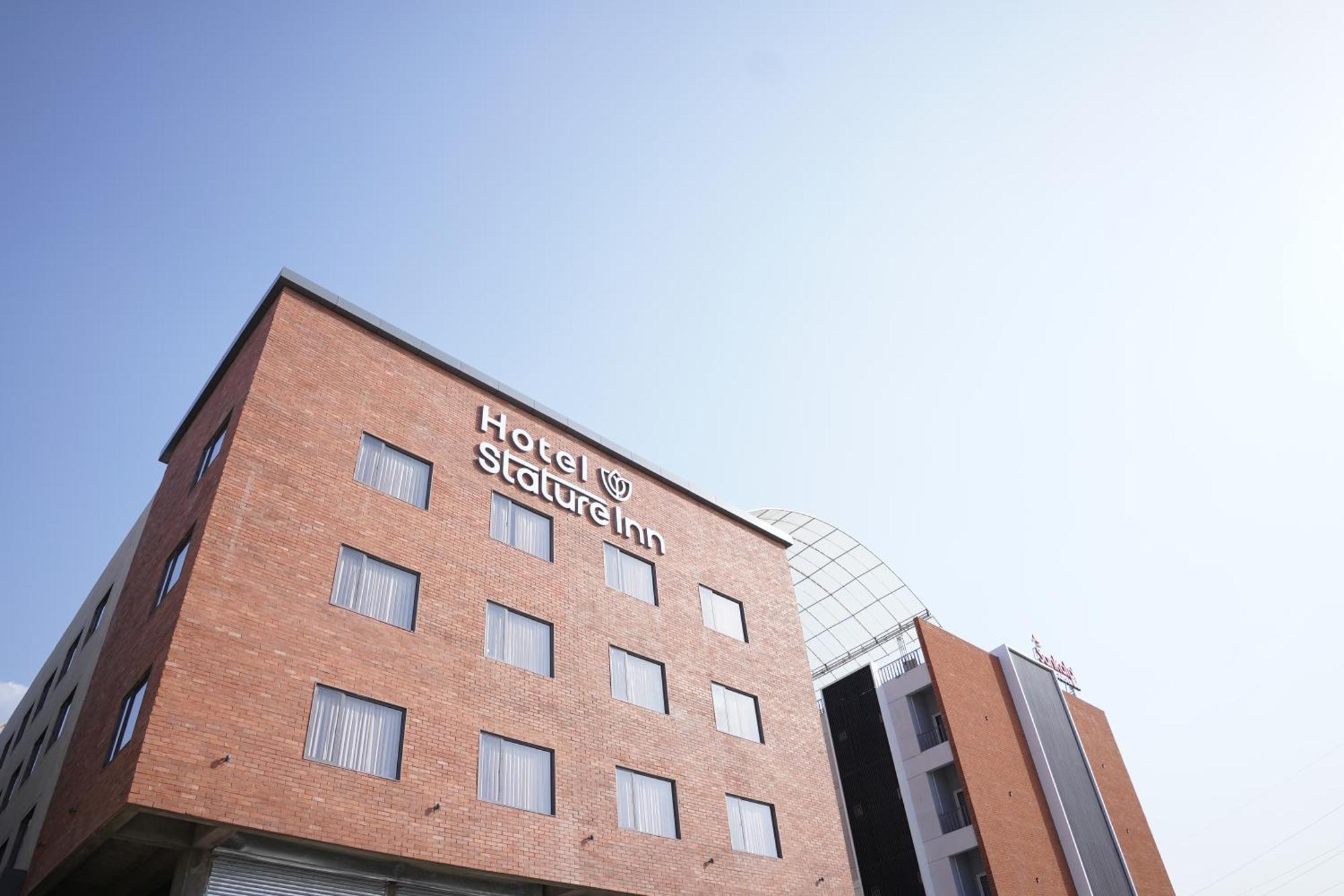 Hotel Stature Inn Kevadia Esterno foto