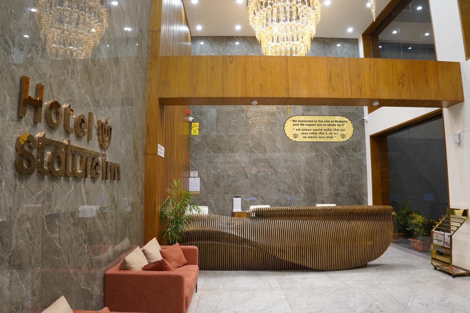 Hotel Stature Inn Kevadia Esterno foto