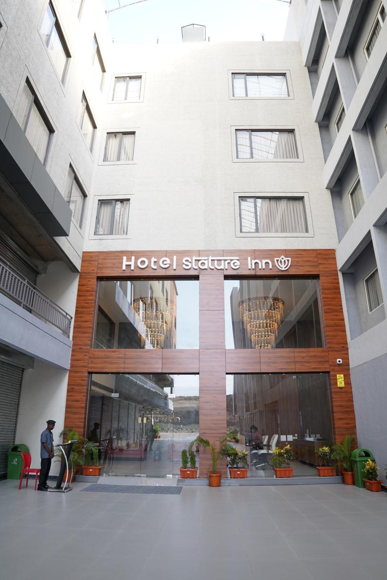 Hotel Stature Inn Kevadia Esterno foto