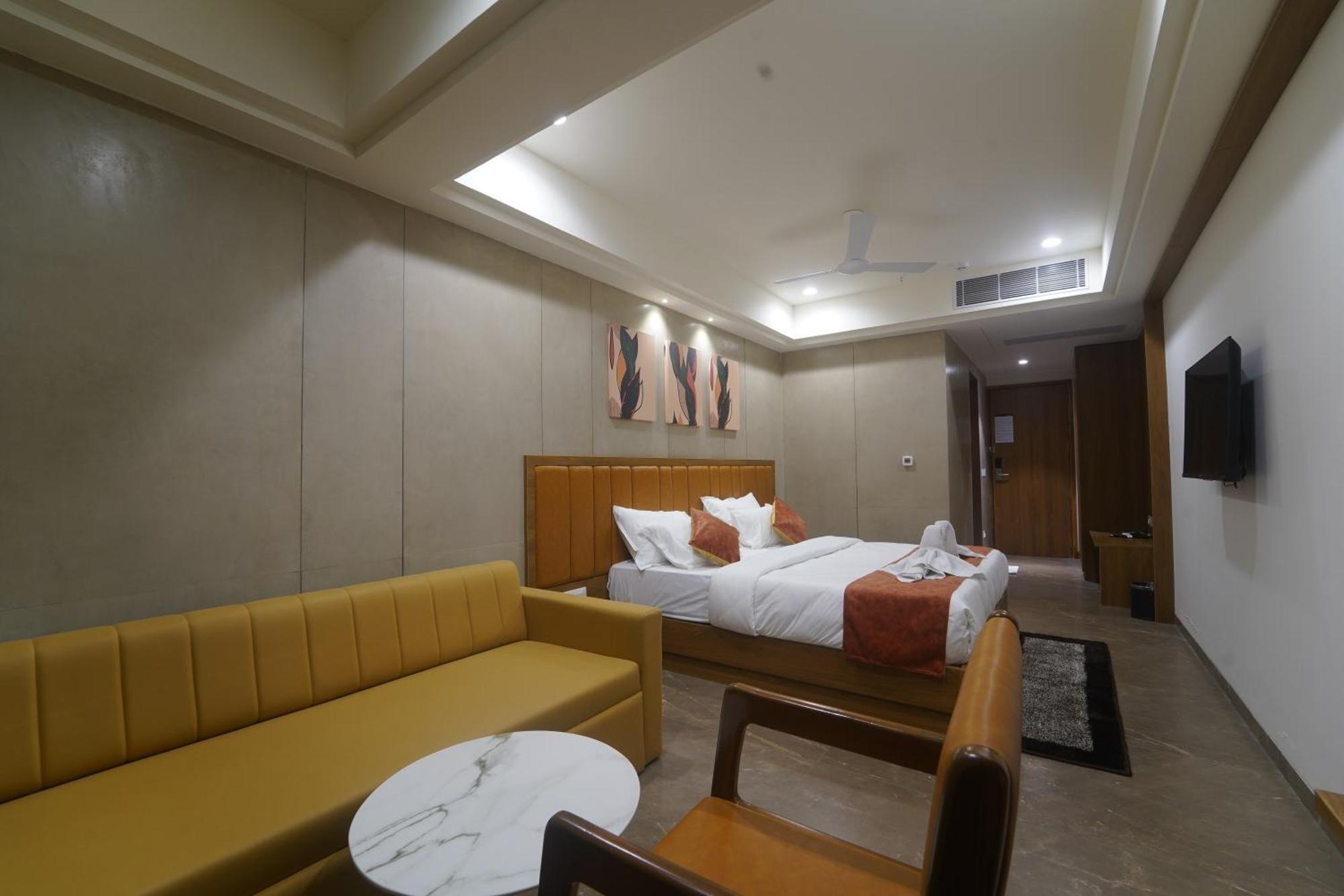 Hotel Stature Inn Kevadia Esterno foto